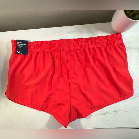 DSG Ladies Performance Shorts, Volcanic Red, Mid Rise Stride, Size XXL, NWT - Picture 3 of 8